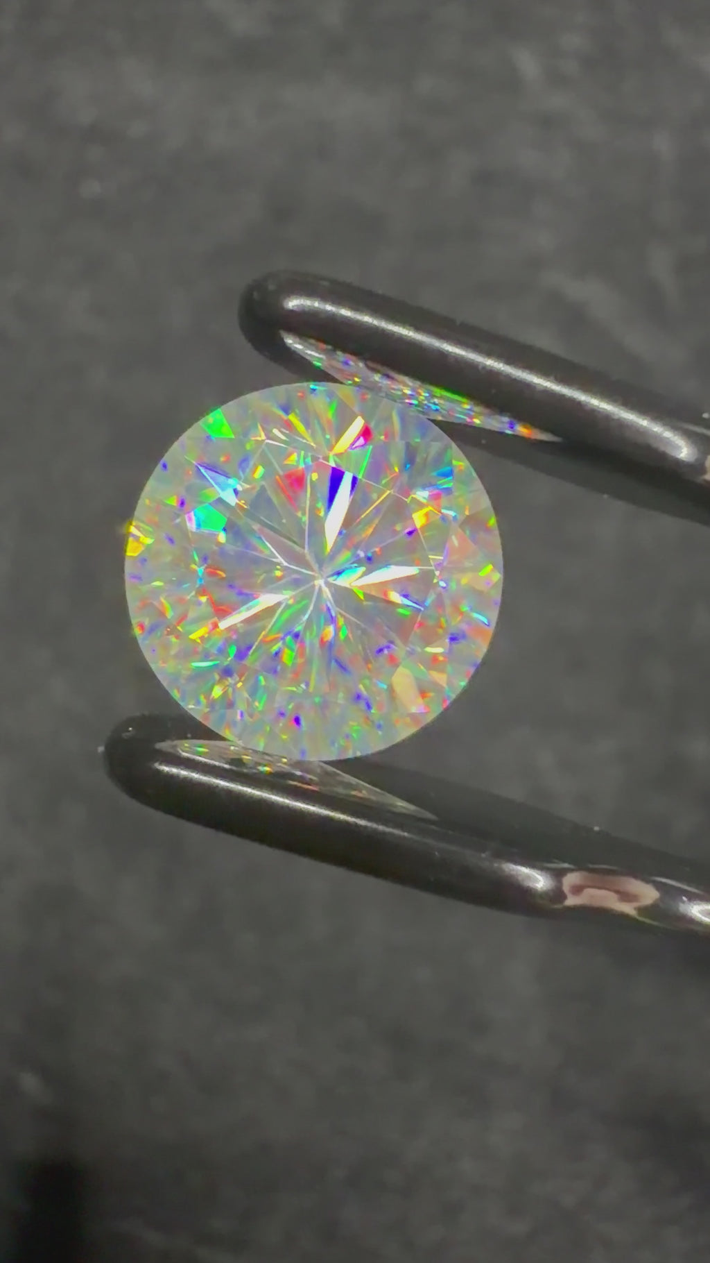 White Synthetic Rutile, Round Brilliant, 4.271ct