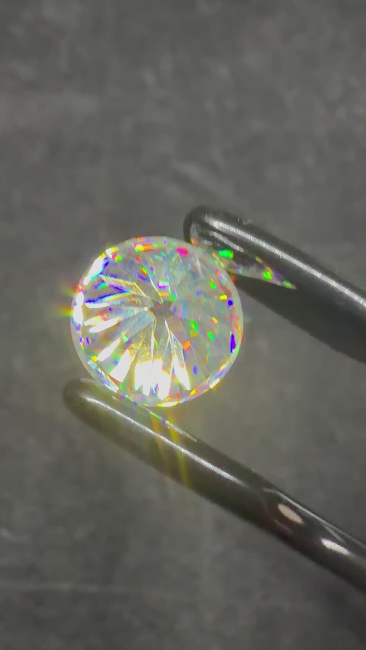 White Synthetic Rutile, Round Brilliant, 4.271ct